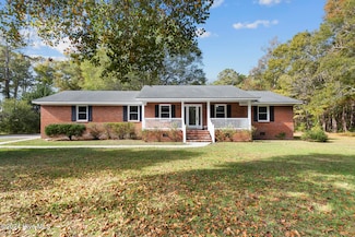 879 Parkertown Rd, Hubert, NC 28539