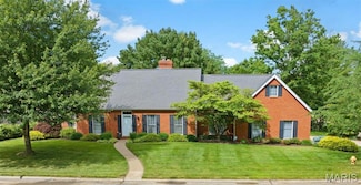 1 Lake Lorraine Dr, Swansea, IL 62226