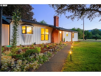 710 Cleveland Rapids Rd, Roseburg, OR 97471