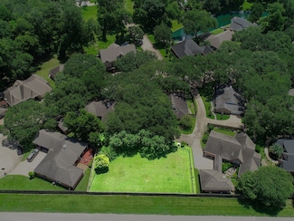 4811 Lake Village Dr, Weston Lakes, TX 77441