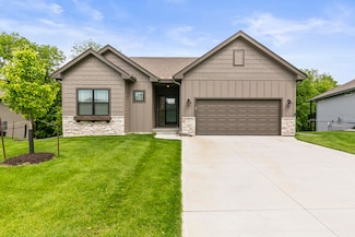1715 Blackthorn St, Council Bluffs, IA 51503