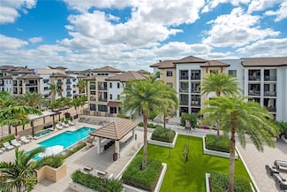 1030 3rd Ave S Unit 504, Naples, FL 34102