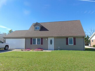 121 N Manngrove Ln, Muncie, IN 47303