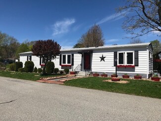 80 Lillian Ave, Seabrook, NH 03874