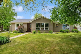 1905 Prairie St, Grinnell, IA 50112