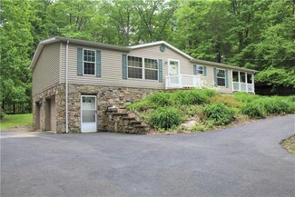 208 Bethann Rd, Acme, PA 15610