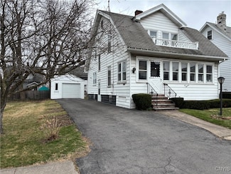 218 Malverne Dr, Syracuse, NY 13208