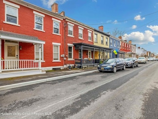 27 Brick Row St, Athens, NY 12015