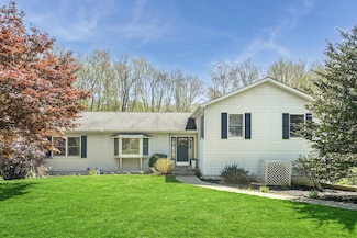 22 Butterfly Ln, Putnam Valley, NY 10579