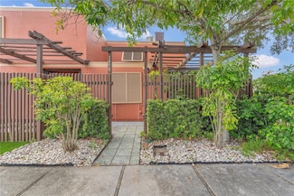 1490 Laguna Ln, Pembroke Pines, FL 33026