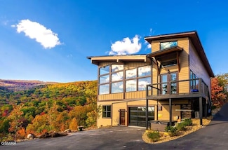 3343 Summit Trails Dr, Sevierville, TN 37862