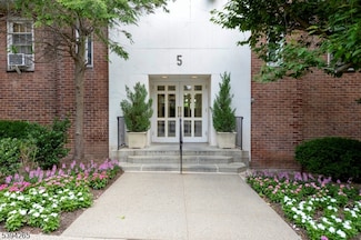 5 Roosevelt Place Unit 1F, Montclair Twp., NJ 07042