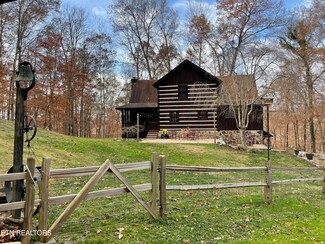 221 Melton Hill Dr, Clinton, TN 37716