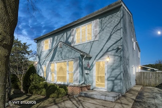 1019 Rockland Rd, Lake Bluff, IL 60044