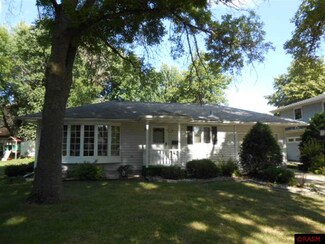 1317 S Galbraith St, Blue Earth, MN 56013