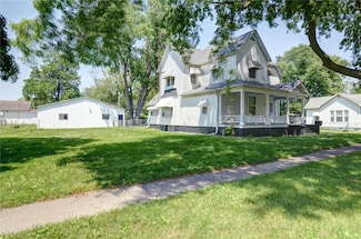 319 N Macon St, Moweaqua, IL 62550