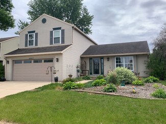 30W071 Kensington Dr, Warrenville, IL 60555