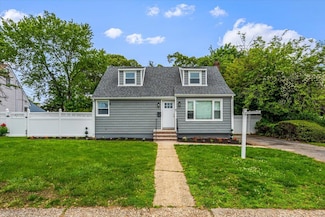 855 Winter Ave, Uniondale, NY 11553