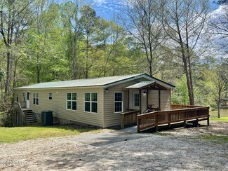 208 Possum Point Dr, Eatonton, GA 31024