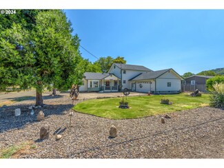 3730 Amber Ln, Roseburg, OR 97471