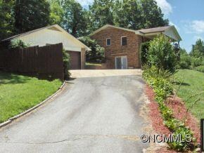 55 Triangle Ln, Zirconia, NC 28790