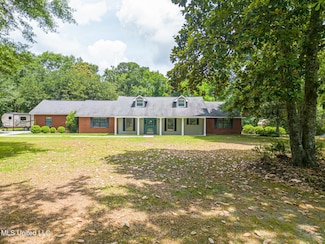 7500 Davenport Ln, Ocean Springs, MS 39564