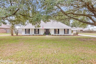 119 Fallis Rd, Lafayette, LA 70507