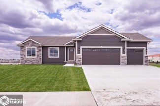 305 5th St SE, State Center, IA 50247