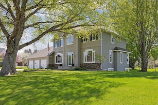 36 Raven Rd, Saint Paul, MN 55127
