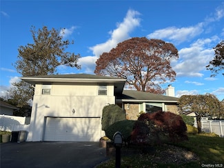 16 Middle Ln, Jericho, NY 11753