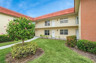52 Woodland Dr Unit 202, Vero Beach, FL 32962
