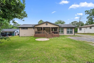 135 Gardner Dr, Palestine, TX 75803