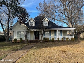 715 Sumner Ave, Greenwood, MS 38930