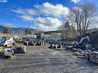 2668 Dock Rd, Hood River, OR 97031