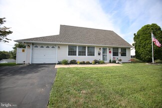 48 Candytuft Rd, Levittown, PA 19057