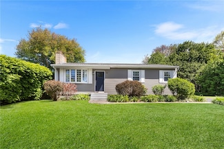 25 Old Pine Rd, Narragansett, RI 02882