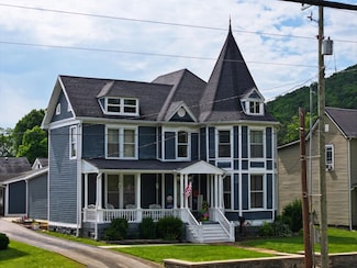 261 Main St, Irvine, KY 40336