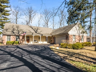 500 Forest Cove Rd, Lake Bluff, IL 60044