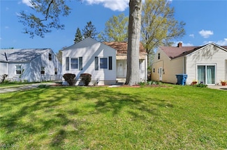 27840 Knickerbocker Rd, Bay Village, OH 44140