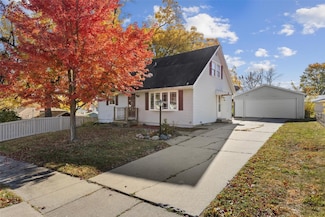 109 Clover Dr SW, Cedar Rapids, IA 52404