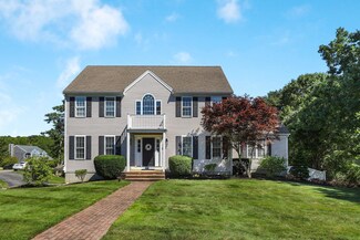 16 Oak Bluff Rd, Sagamore Beach, MA 02562