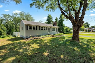 22 Village Dr, Ledyard, CT 06339