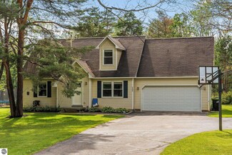 7707 Hampton Cir, Grawn, MI 49637