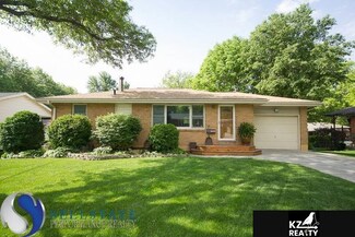 7725 Mesa Rd, Lincoln, NE 68505