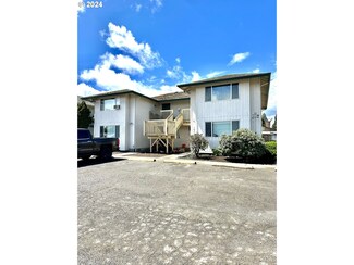 165 SW Kalmia St, Junction City, OR 97448