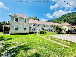 49 Astor Ln, Mount Carbon, WV 25139