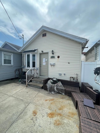 8 Church St, Howard Beach, NY 11414