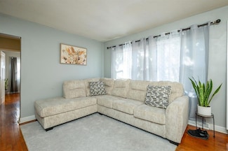 1440 E Glenwood Dr, Des Moines, IA 50320