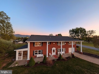 15 Painter St, Luray, VA 22835