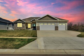 4314 SW Lakeside Dr, Topeka, KS 66610